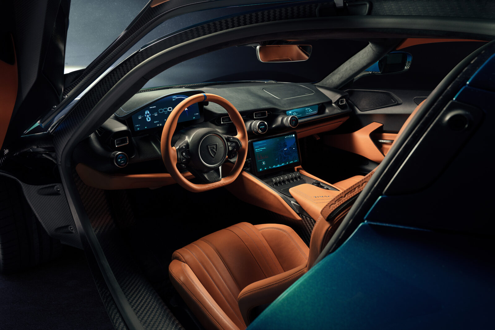 RIMAC_NEVERA_INTERIOR_MIDDLE