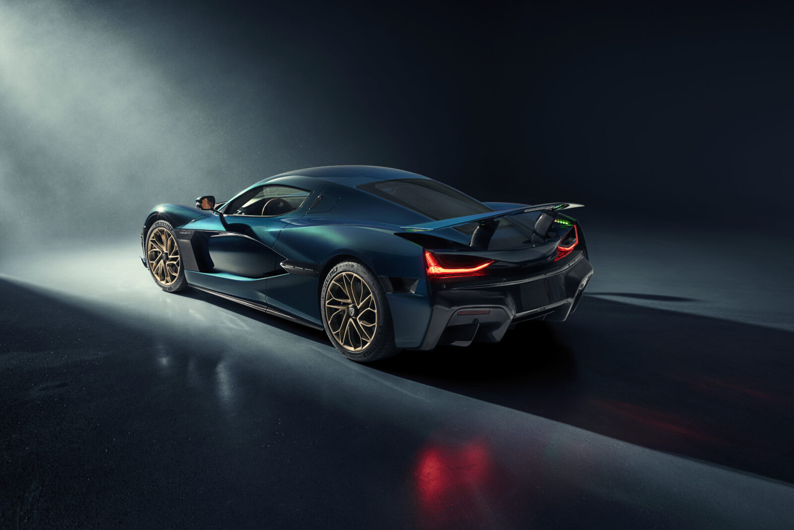 RIMAC_NEVERA_REAR_34_close