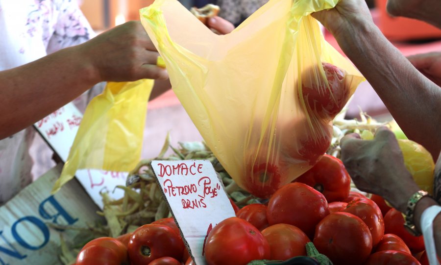 Cijene hrane podivljale, gdje je tome kraj? Evo što kaže stručnjak - Vimarsana News