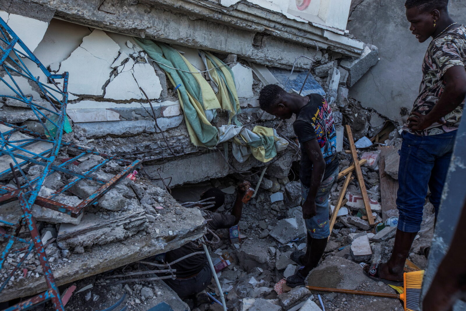 Hundreds killed in magnitude 7.2 quake in Haiti