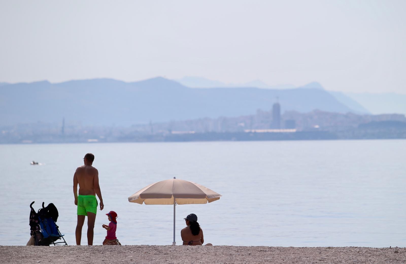 Sramota na Jadranu: Gazda im otkazao apartman i uzeo turiste koji su platili više - Vimarsana News