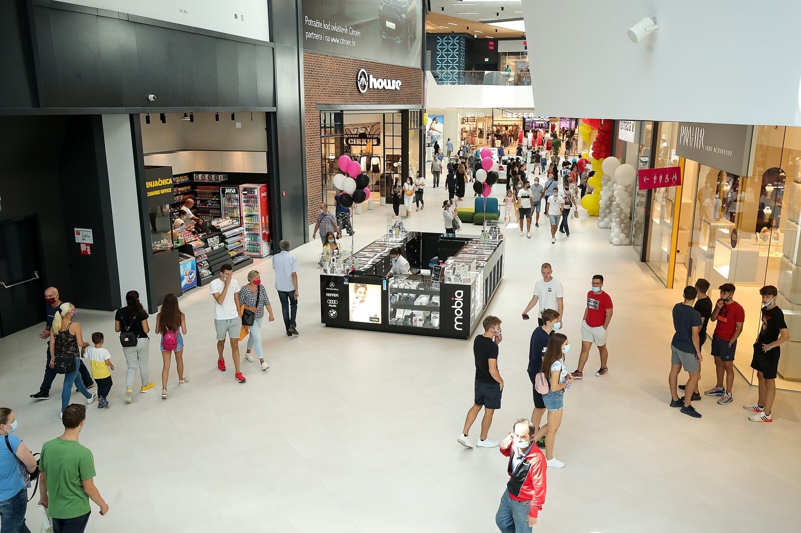 Zagreb: Velike gužve na otvorenju Z Centra u naselju Špansko