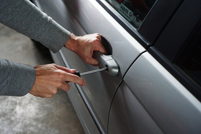 Policija upozorava vlasnike automobila: Evo što je postalo glavna meta provalnika - Vimarsana News