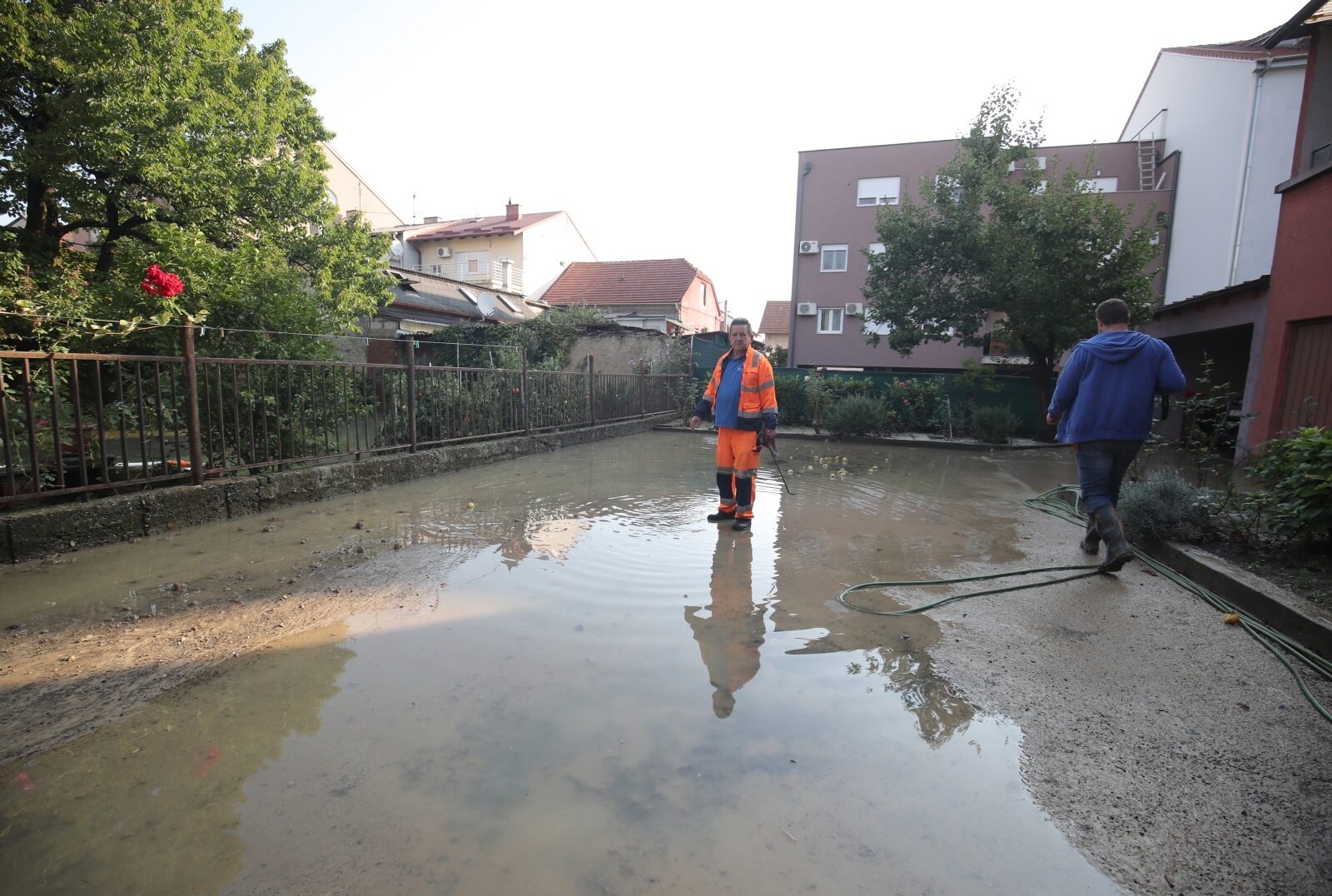 Zagreb: Zbog puknute cijevi u Selskoj poplavljen dio gradske četvrti trešnjevka sjever