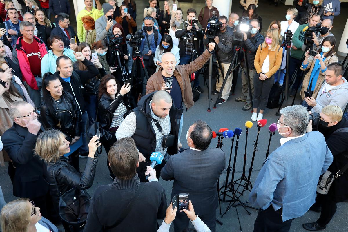 Prosvjed na Rebru zbog uvođenja Covid potvrda