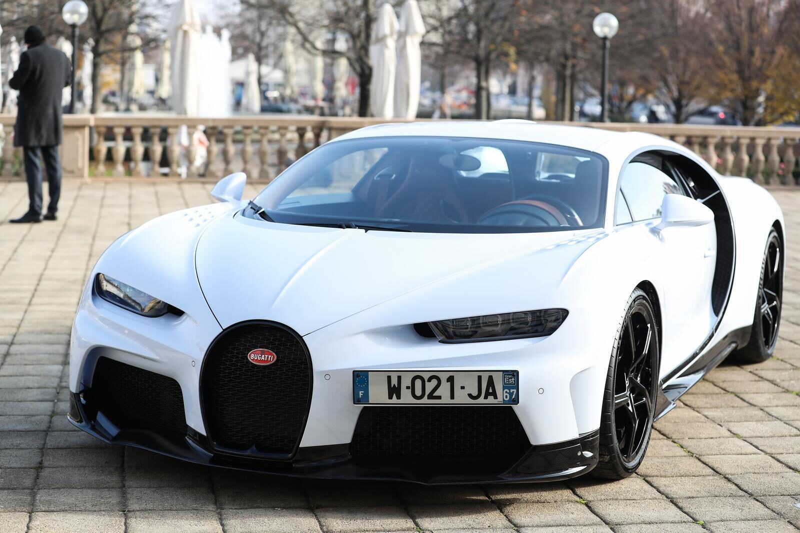 Zagreb: Nevera i Bugatti izloženi ispred Esplanade kojice biti predstavljeni Macronu