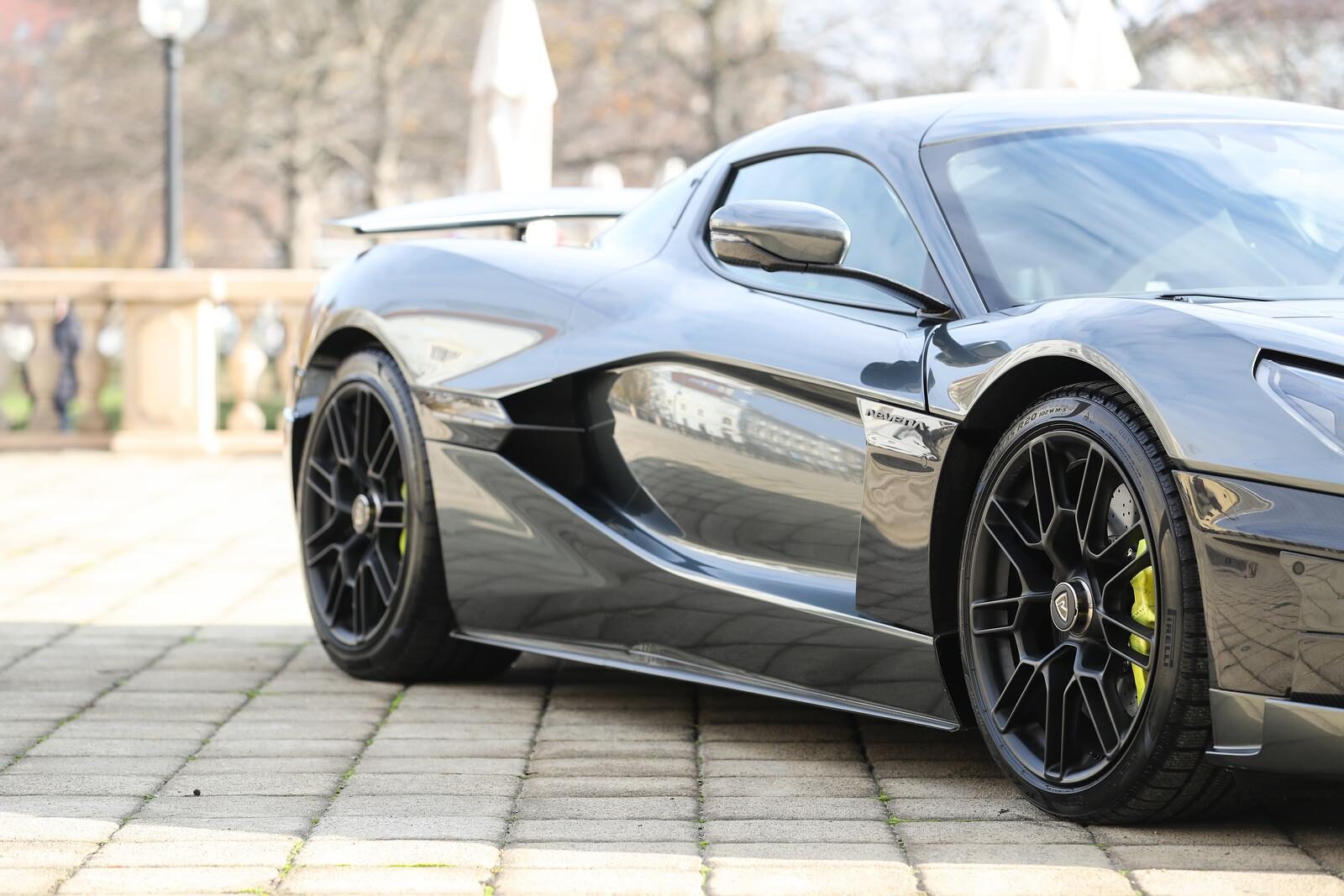 Zagreb: Nevera i Bugatti izloženi ispred Esplanade kojice biti predstavljeni Macronu