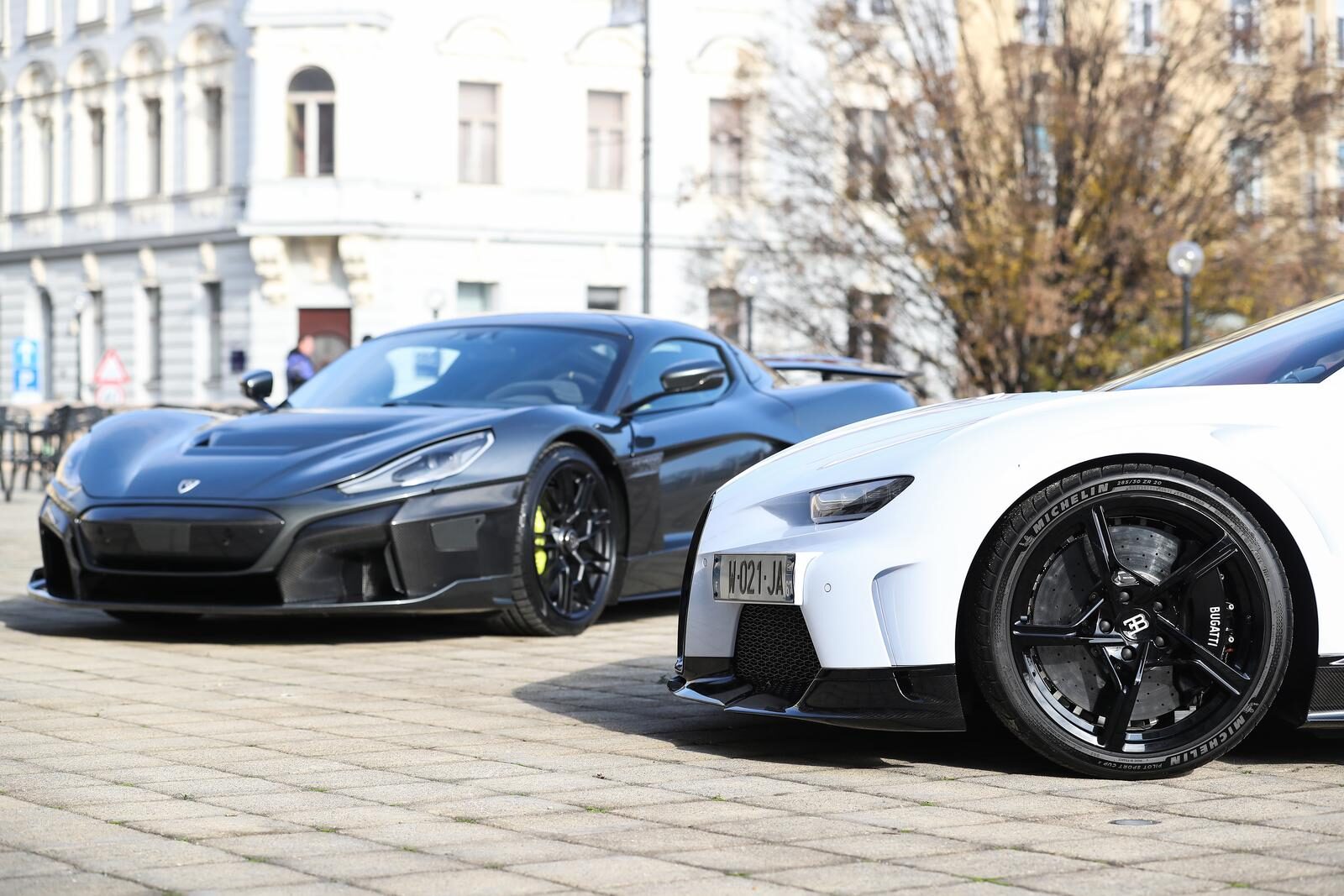 Zagreb: Nevera i Bugatti izloženi ispred Esplanade kojice biti predstavljeni Macronu