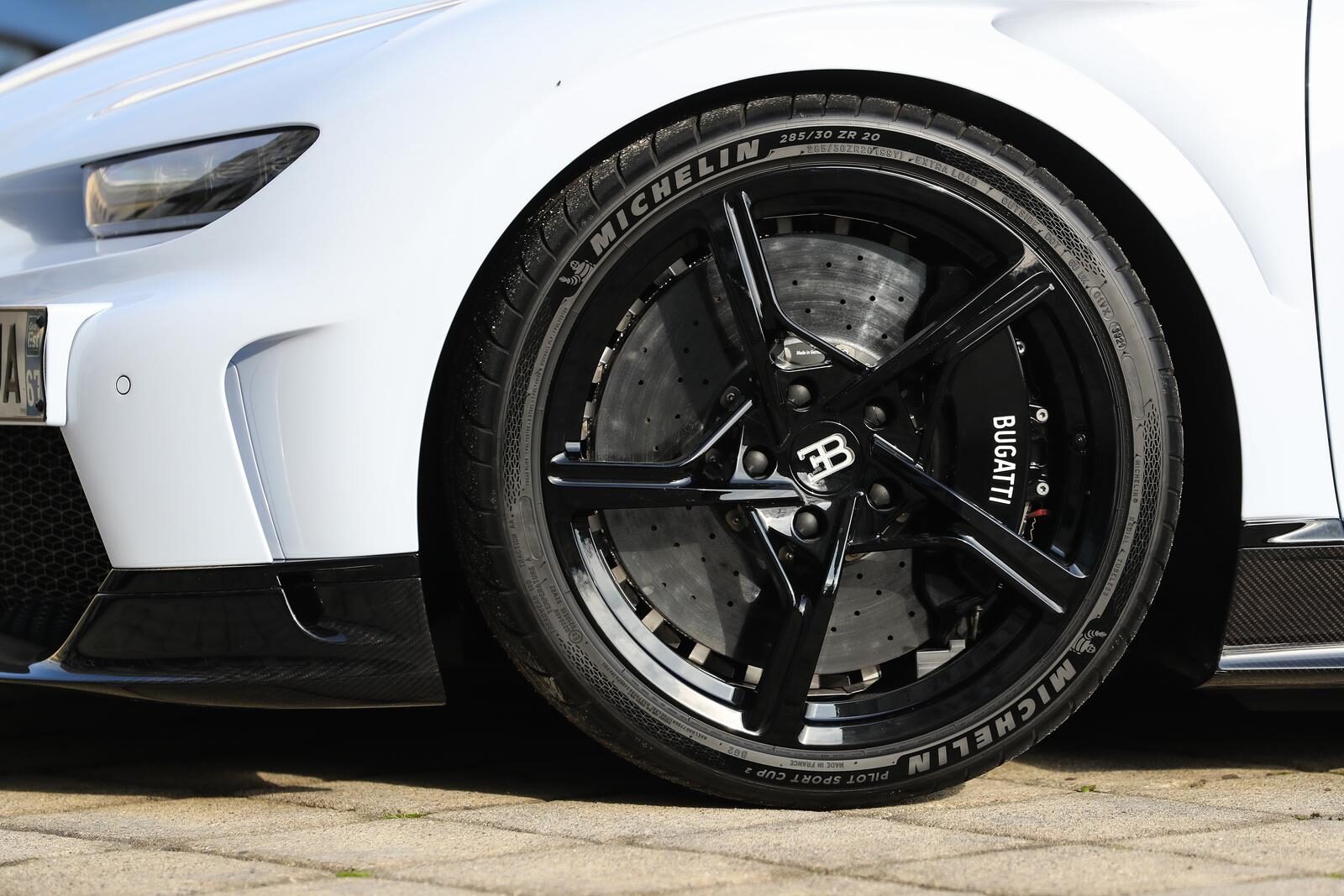 Zagreb: Nevera i Bugatti izloženi ispred Esplanade kojice biti predstavljeni Macronu