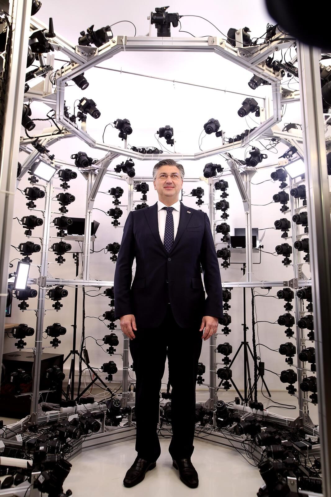 Premijer Andrej Plenković u Novskoj obišao Poduzetnički inkubator PISMO 2 gdje se dobro zabavio