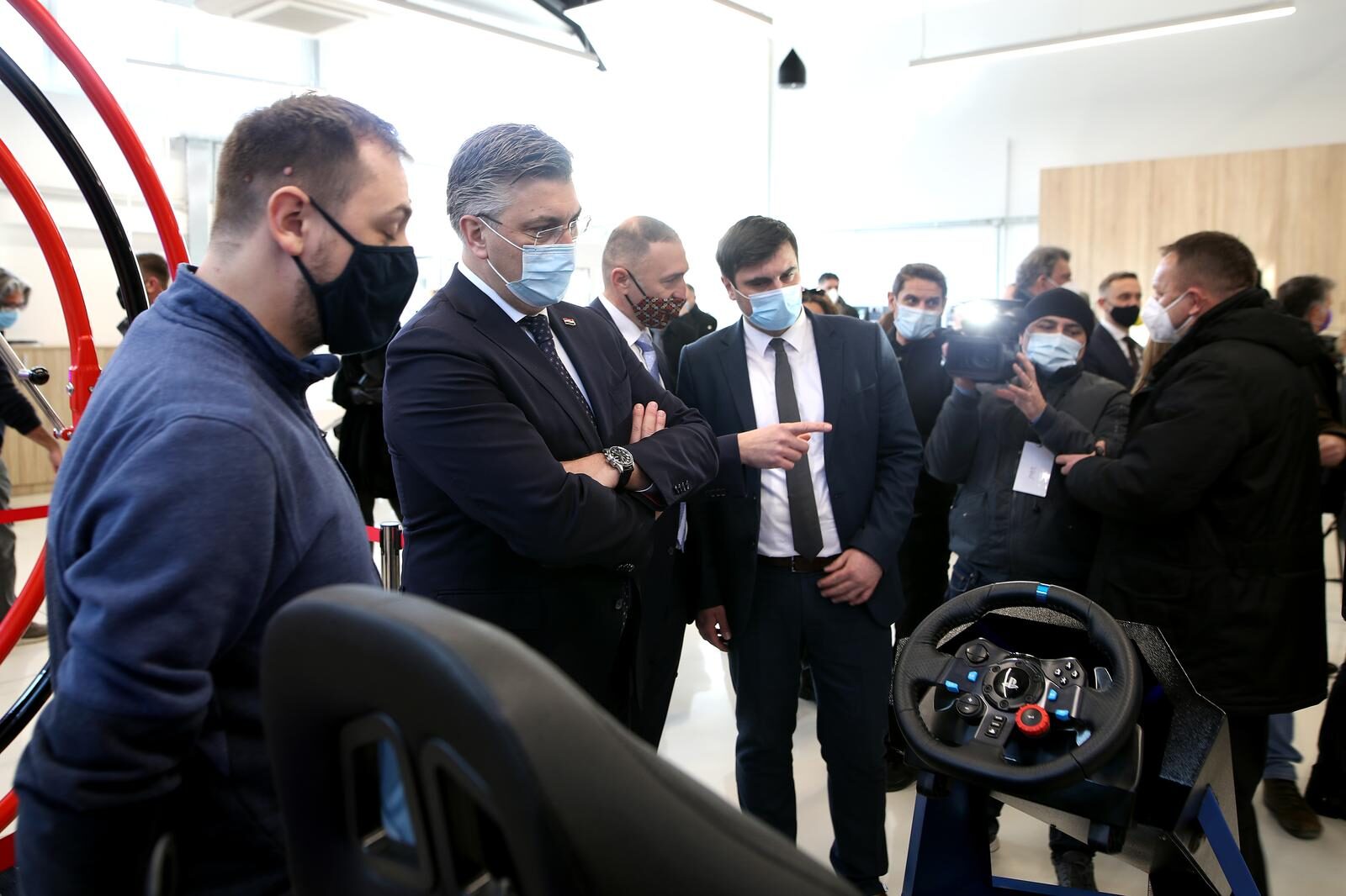 Premijer Andrej Plenković u Novskoj obišao Poduzetnički inkubator PISMO 2 gdje se dobro zabavio