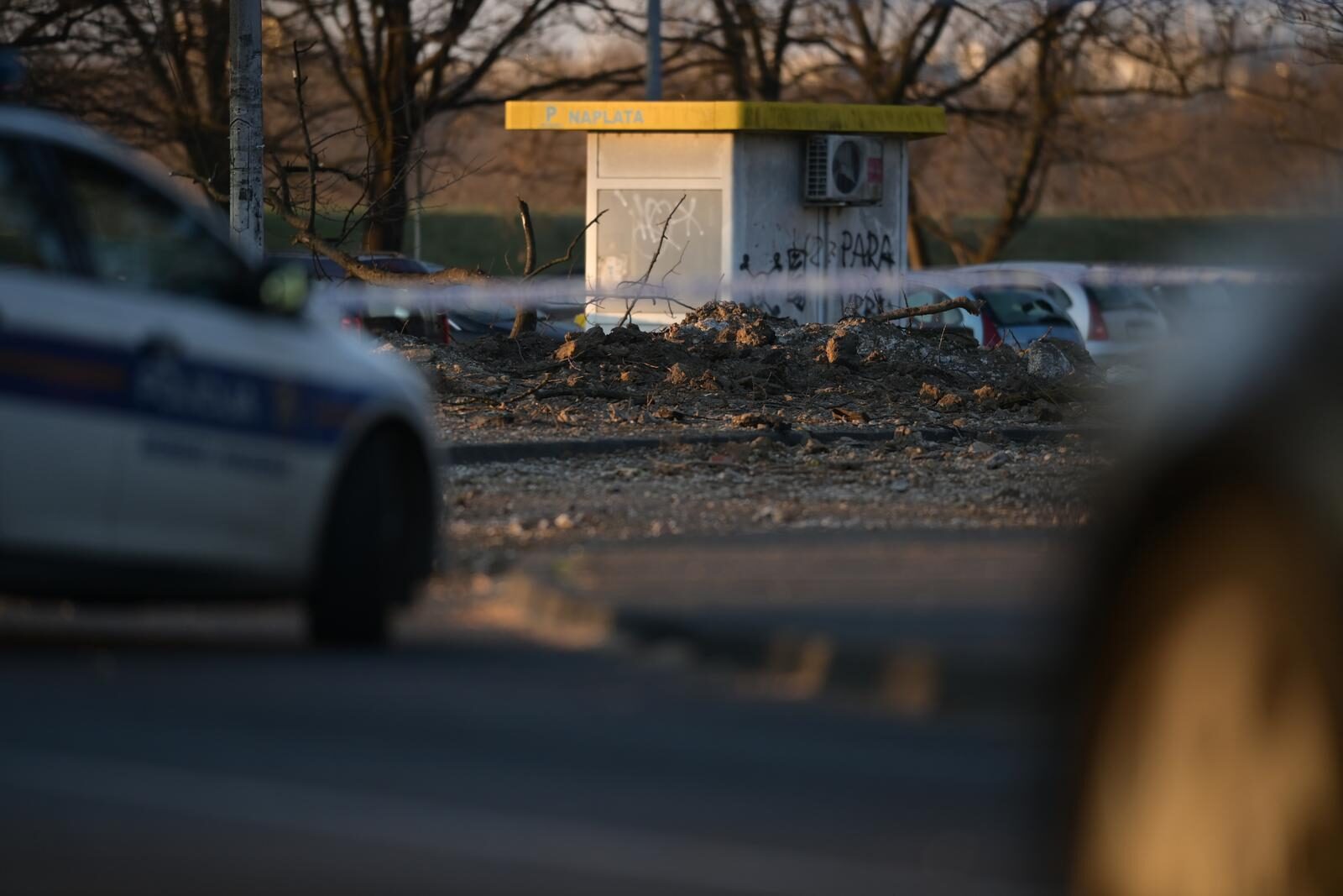 Na Jarunu specijalizirani timovi, pronađen krater i dva padobrana