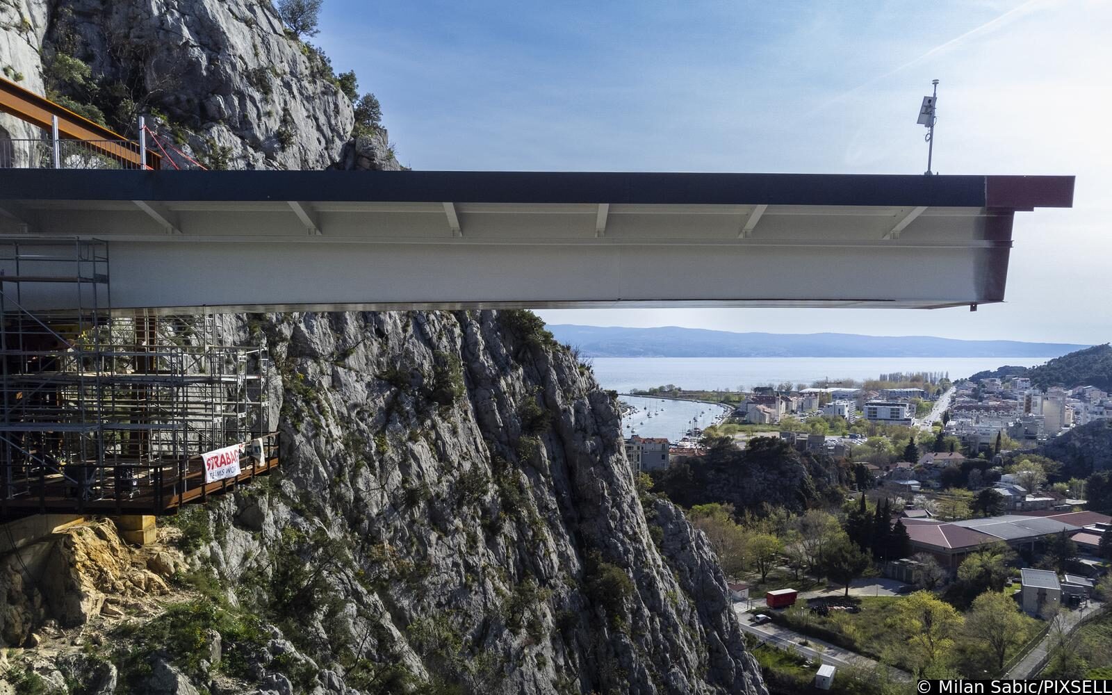 Omiš: Pogled iz zraka na početak gradnje najkompleksnijeg i najspektakularnijieg mosta u Hrvatskoj