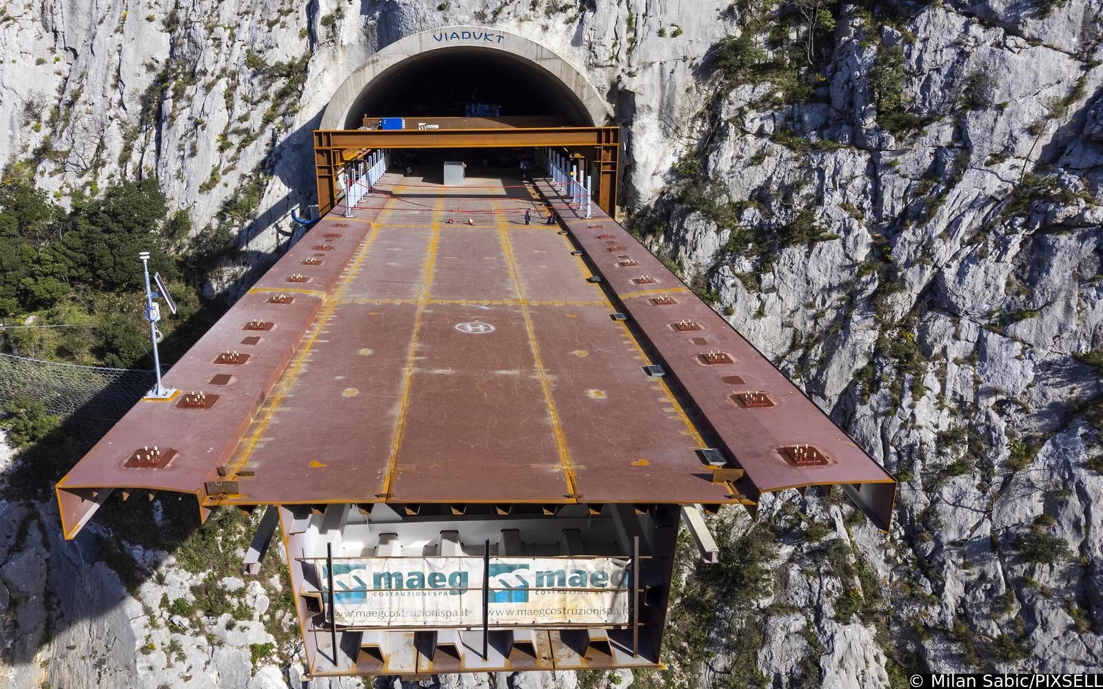 Omiš: Pogled iz zraka na početak gradnje najkompleksnijeg i najspektakularnijieg mosta u Hrvatskoj