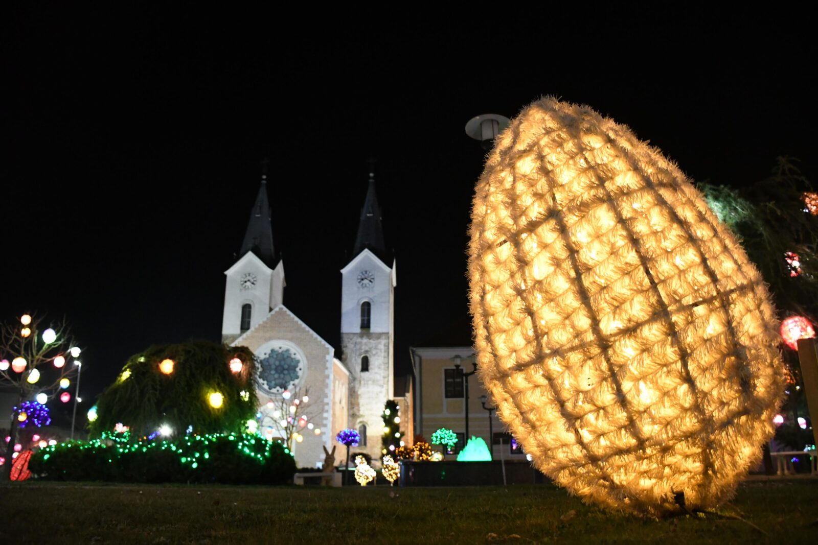 Uskršnje dekoracije imanja obitelji Salaj premještene u centar Čazme