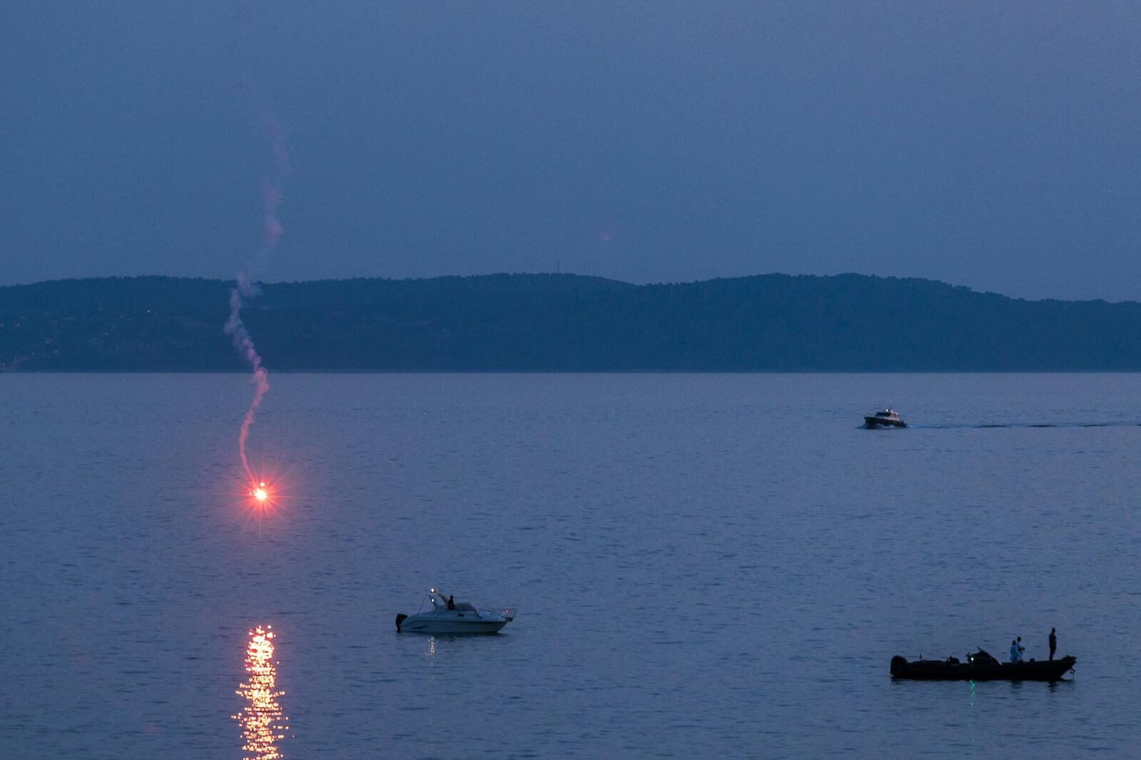 Špalir brodica i bakljada u spomen na Mateja Periša