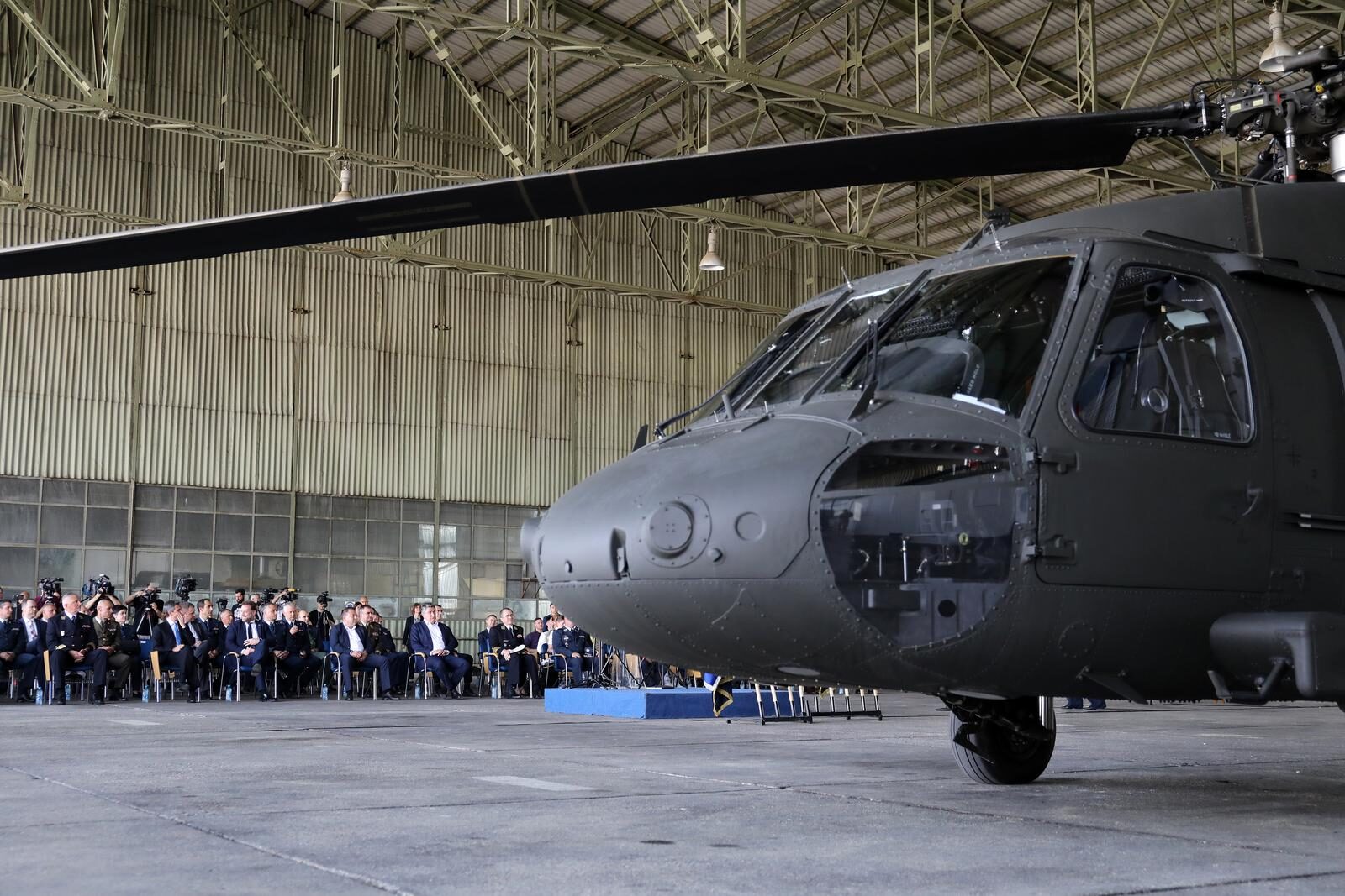 Zagreb: Preuzimanje helikoptera Black Hawk kojem su nazočili Milanović i Banožić