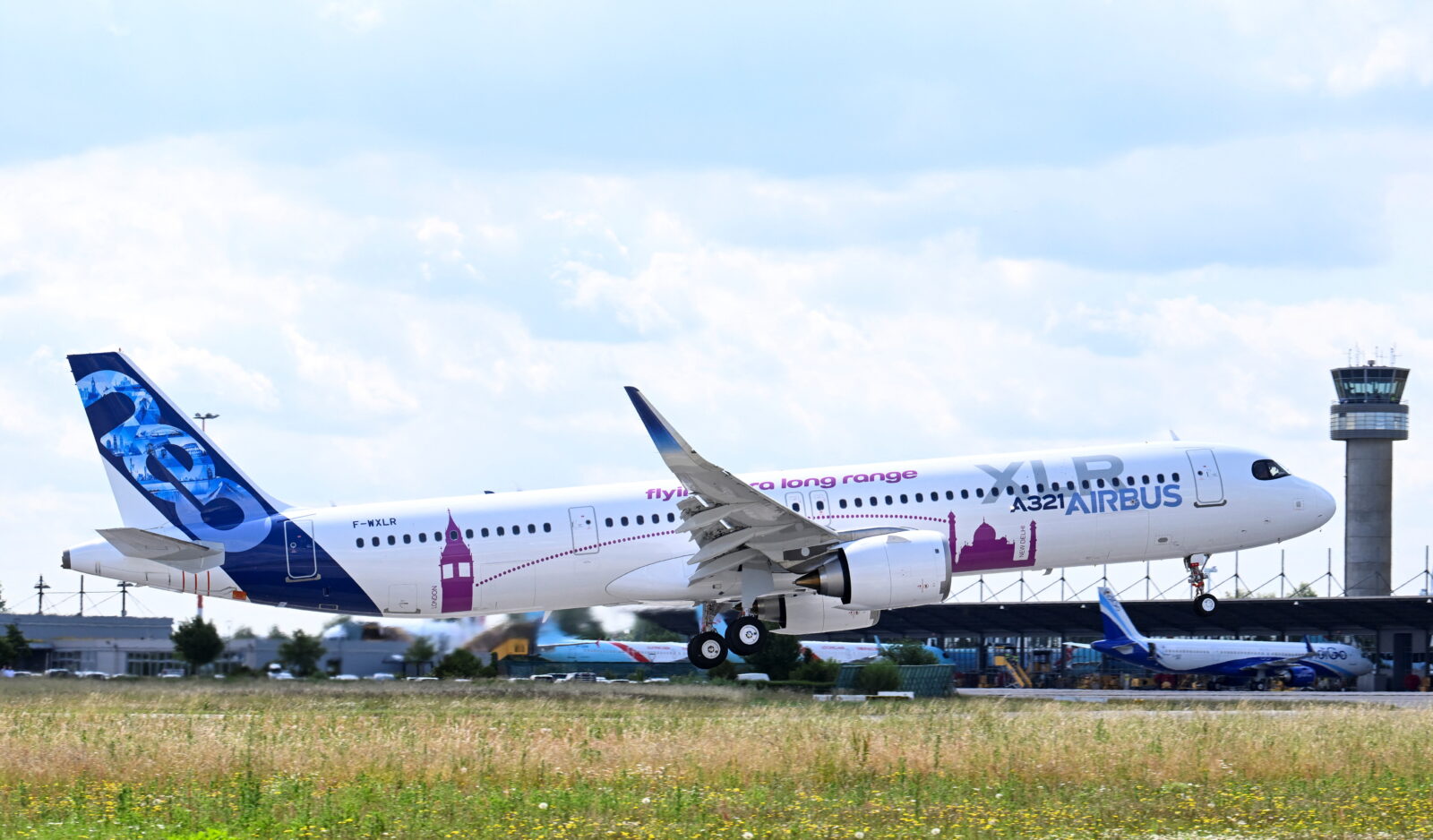 Airbus A321XLR takes off for its maiden flight at Hamburg-Finkenwerder Airport