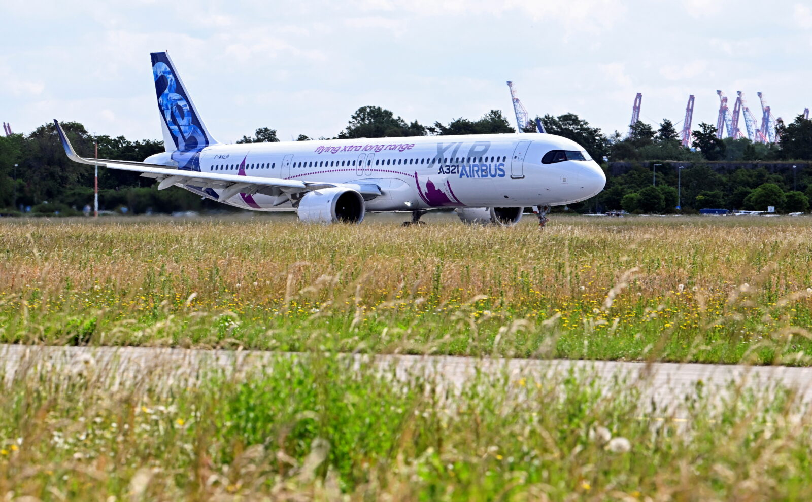Airbus A321XLR takes off for its maiden flight at Hamburg-Finkenwerder Airport