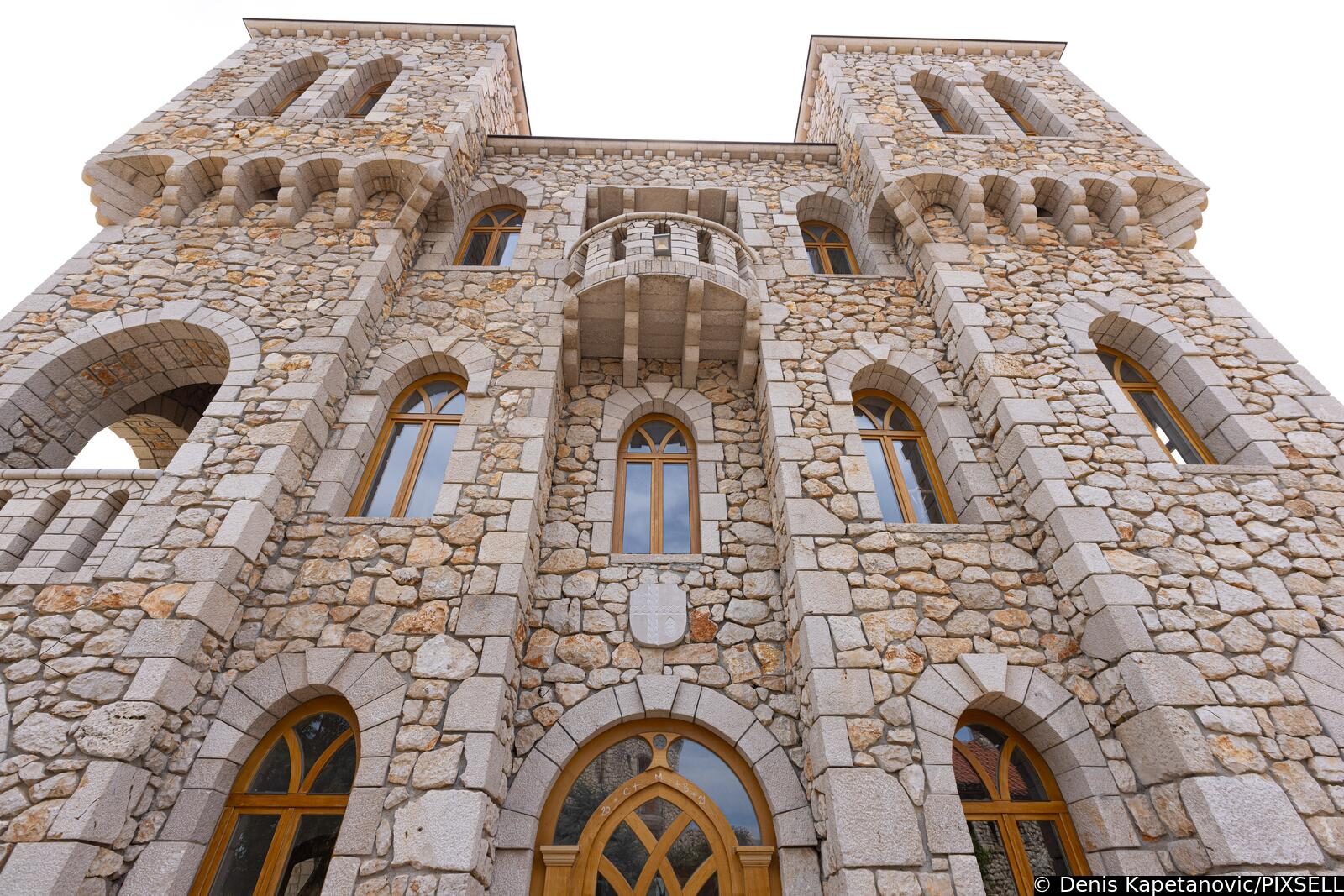 Milijunaš iz Kanade prije 23 godine sve rasprodao i počeo graditi dvorac u Međugorju