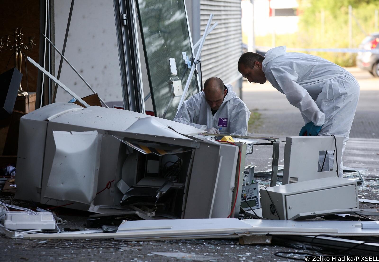 U Sesvetama raznesen bankomat HPB-a