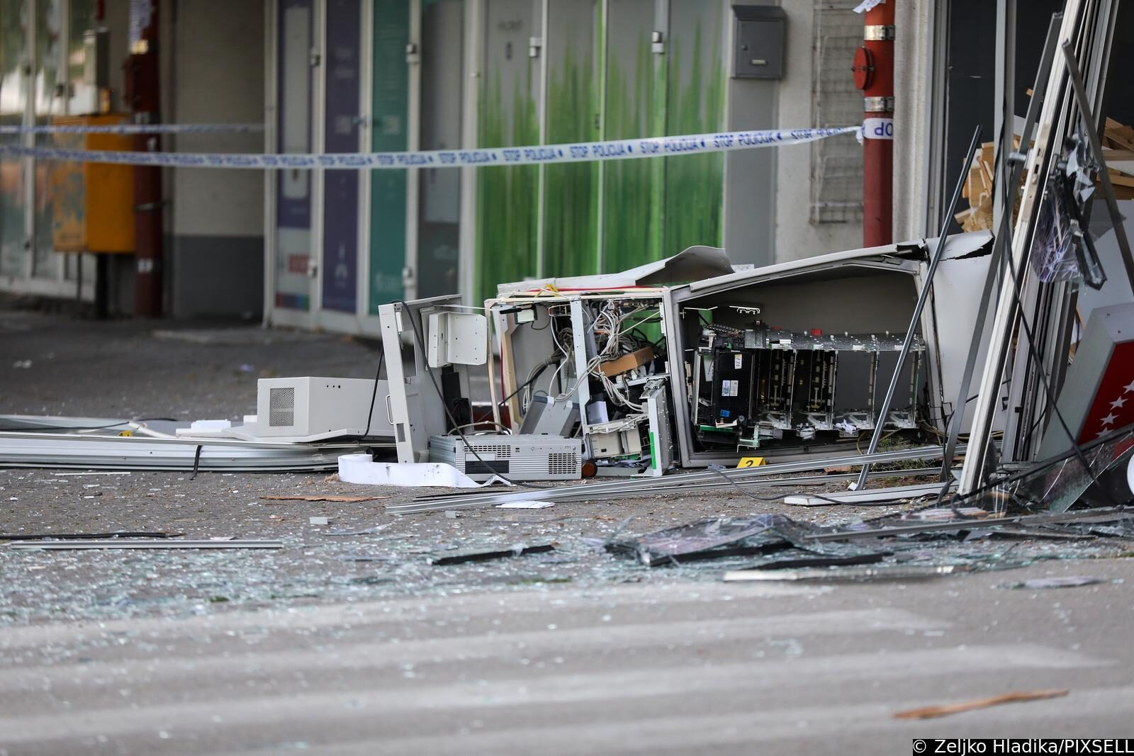 U Sesvetama raznesen bankomat HPB-a