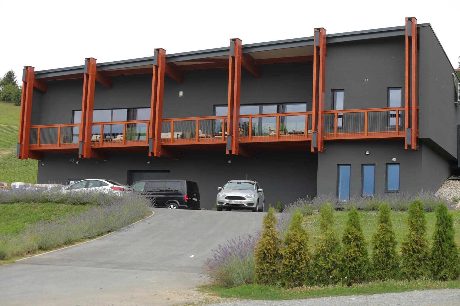 Rezovac: Istražitelji odvode Tomislava Tolušića iz vinarije Apolitico