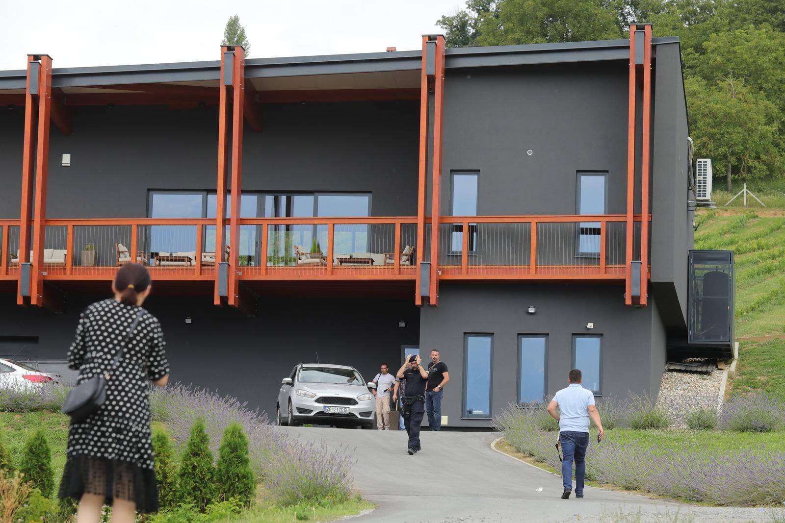 Rezovac: Istražitelji odvode Tomislava Tolušića iz vinarije Apolitico