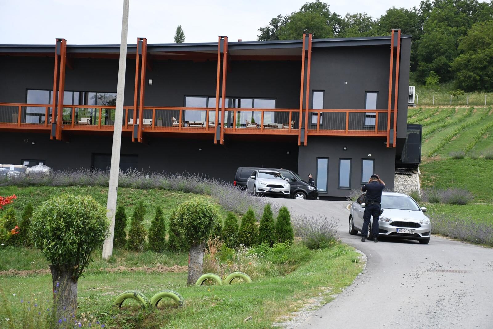 Rezovac: Istražitelji odvode Tomislava Tolušića iz vinarije Apolitico