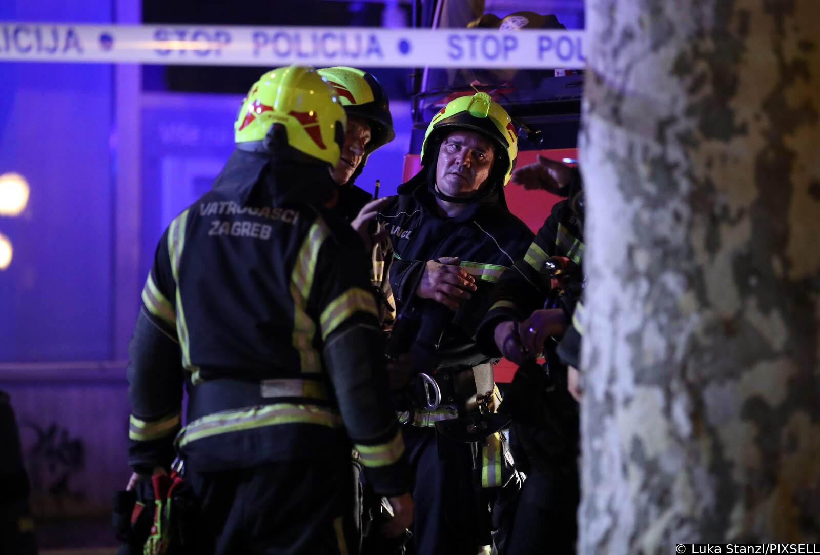 Zagreb: Na krovištu zgrade na Zrinjevcu buknuo požar