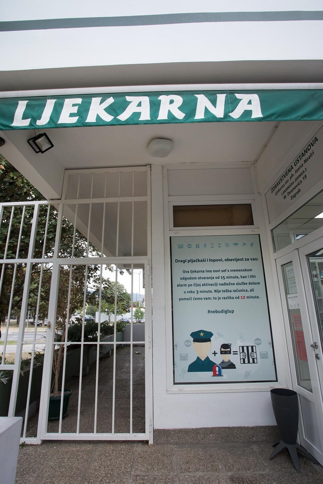 Zagreb: Na ljekarni postavljena poruka za razbojnike