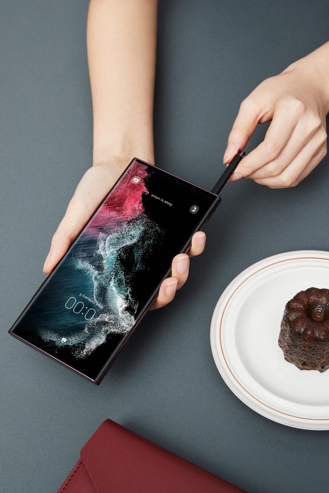 1-26 Galaxy S22 Ultra_Front2_Burgundy_design_LI (1)