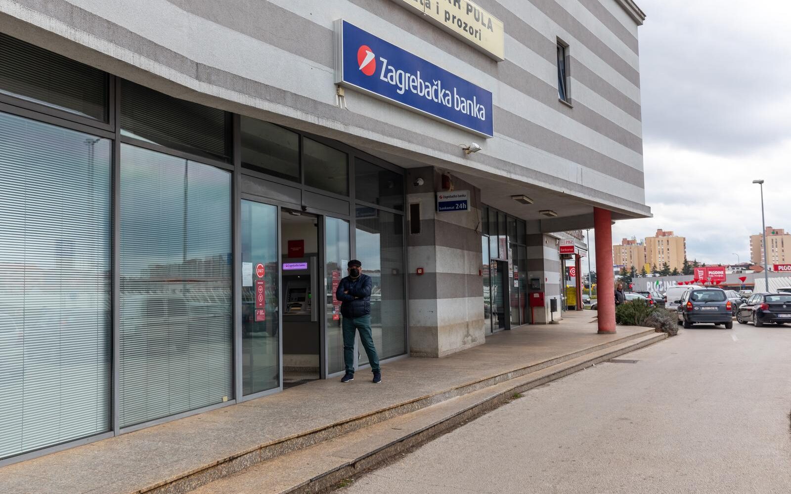 Zagrebačka banka poslala važnu obavijest svojim klijentima Poslovni