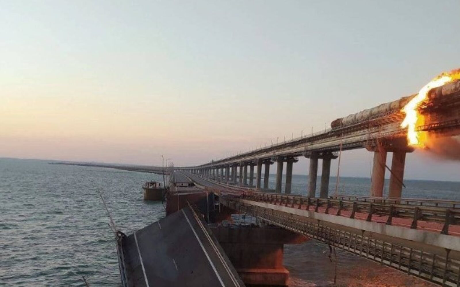 VIDEO: Gori Krimski most, eksplozija se čula kilometrima daleko - Poslovni  dnevnik