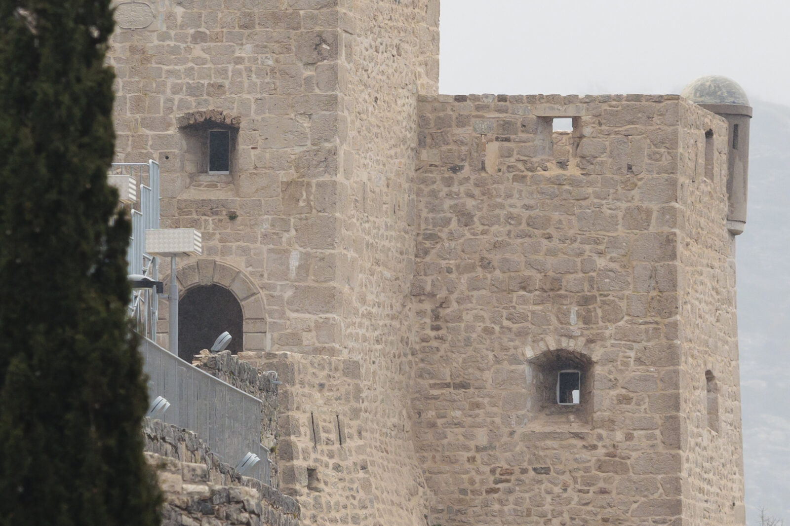 Postavljeni PVC prozori na tvrdjavu Klis