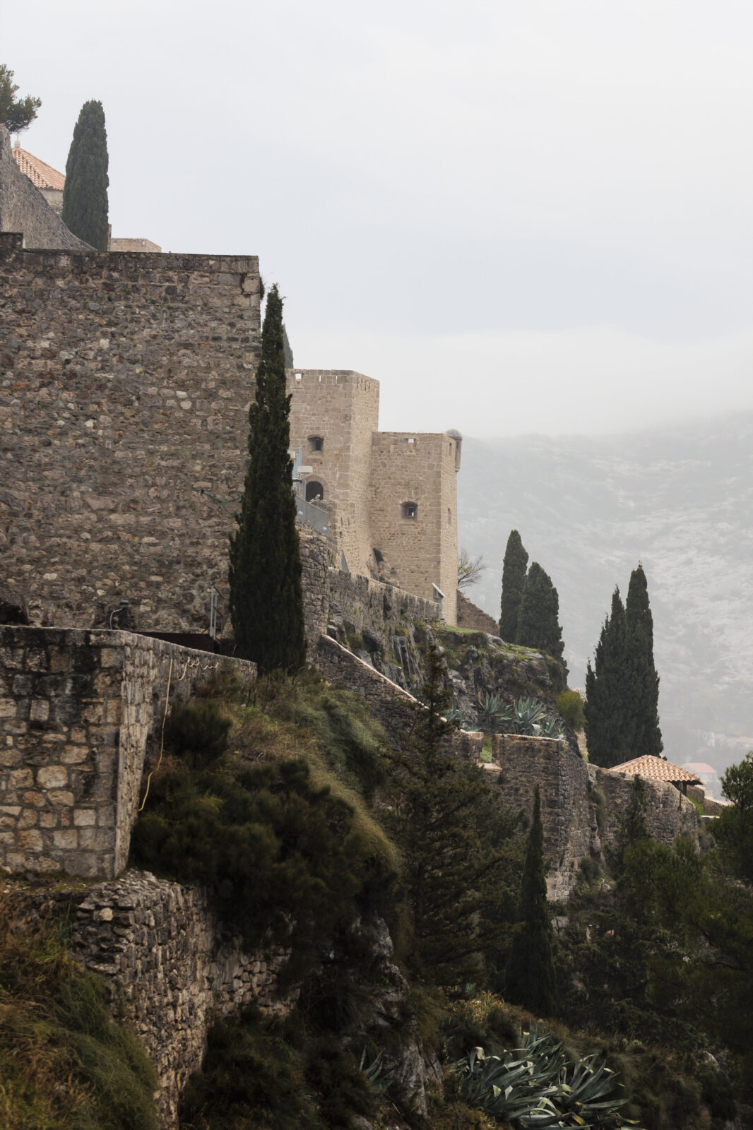 Postavljeni PVC prozori na tvrdjavu Klis
