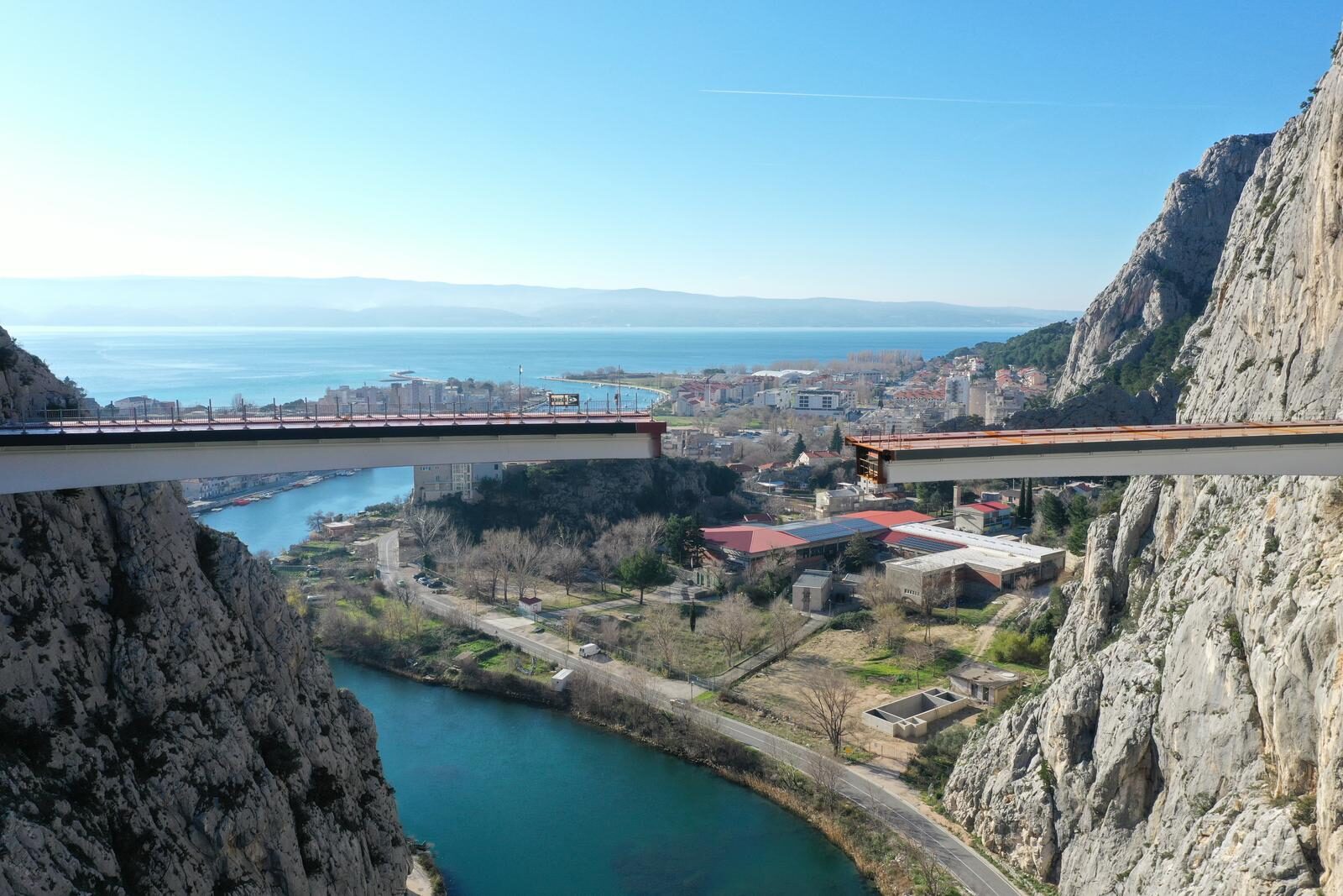 Fotografije iz zraka radova na mostu iznad Omiša