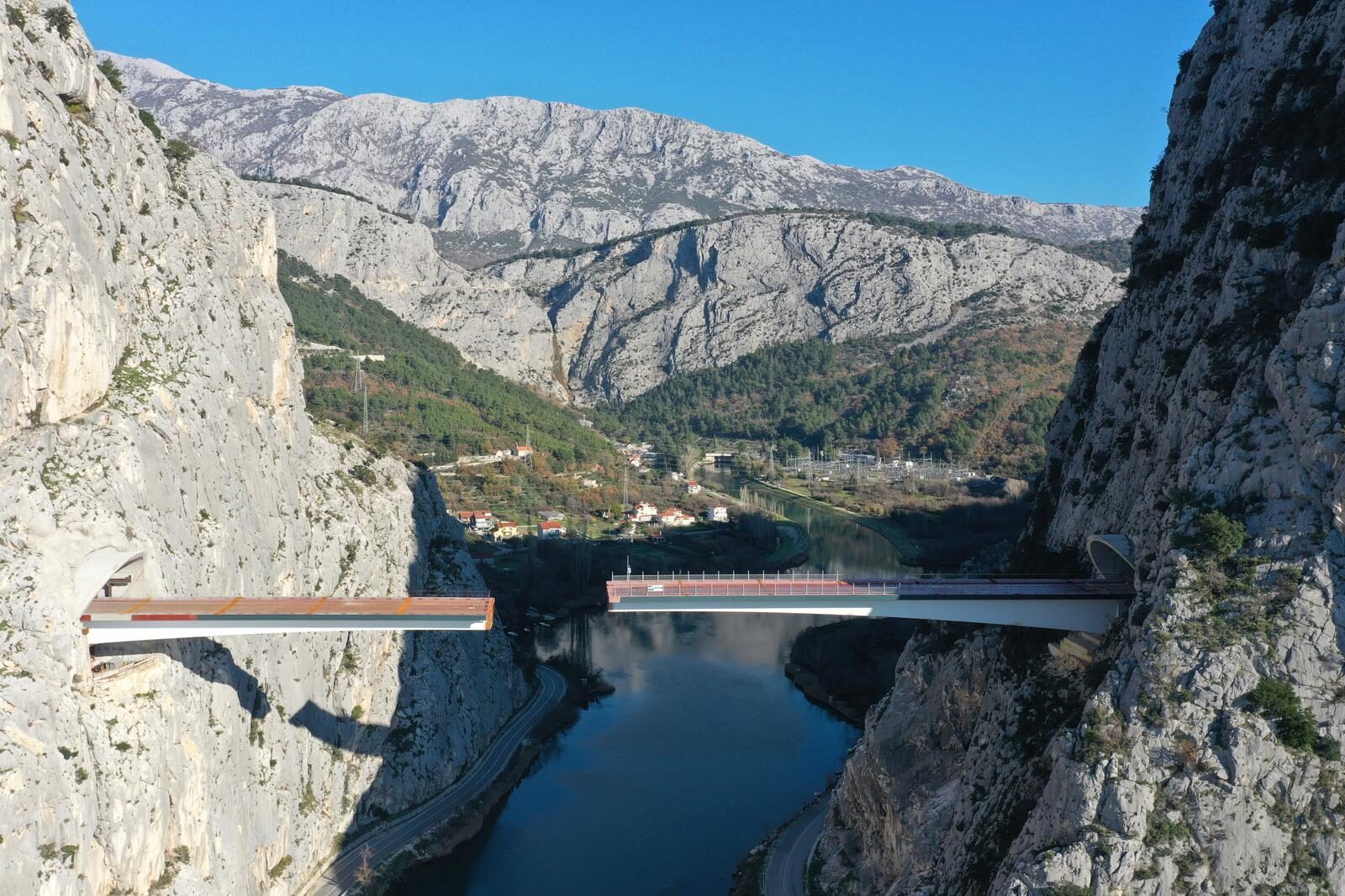 Fotografije iz zraka radova na mostu iznad Omiša