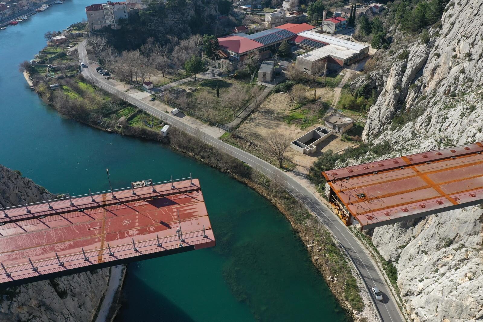 Fotografije iz zraka radova na mostu iznad Omiša