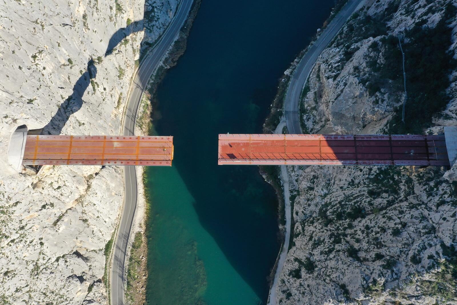 Fotografije iz zraka radova na mostu iznad Omiša