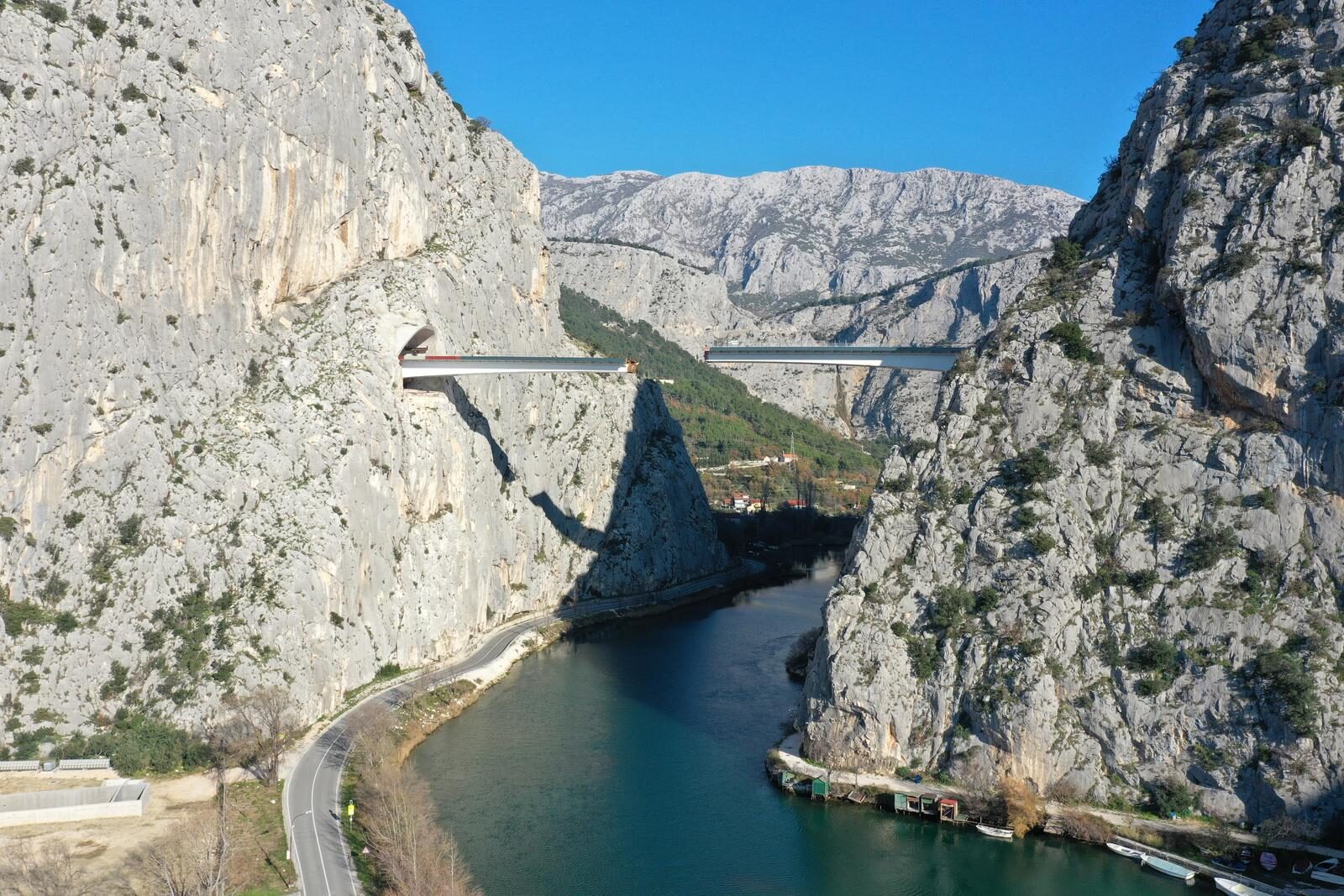 Fotografije iz zraka radova na mostu iznad Omiša