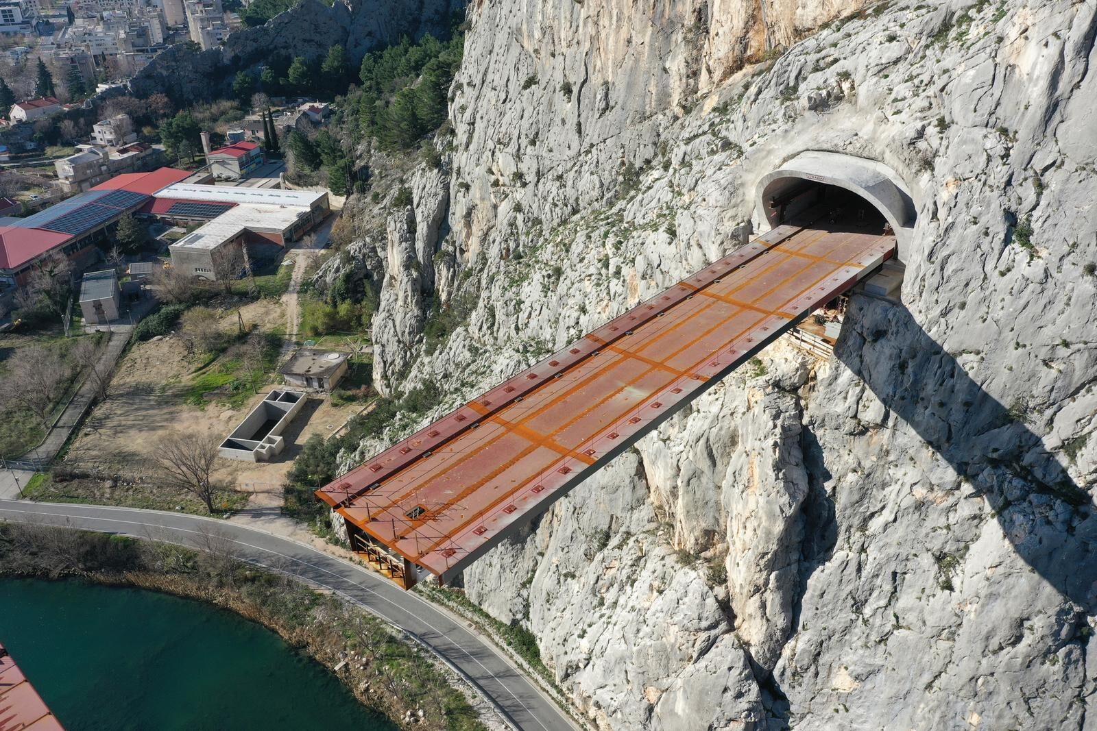 Fotografije iz zraka radova na mostu iznad Omiša