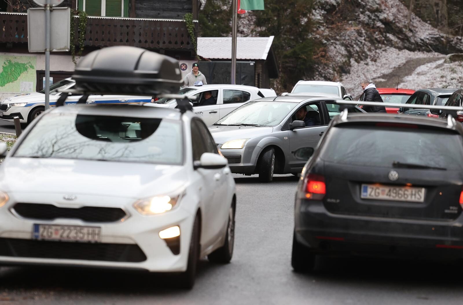 Policija zatvorila sljemensku cestu zbog gužve na vrhu