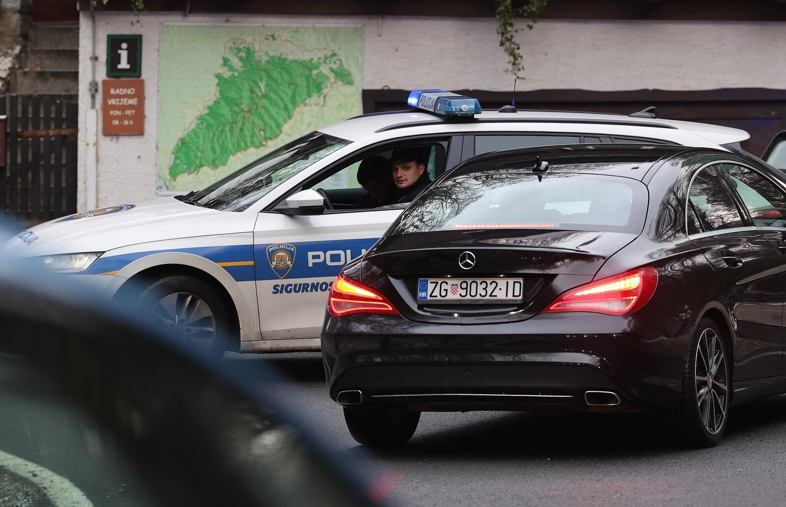 Policija zatvorila sljemensku cestu zbog gužve na vrhu