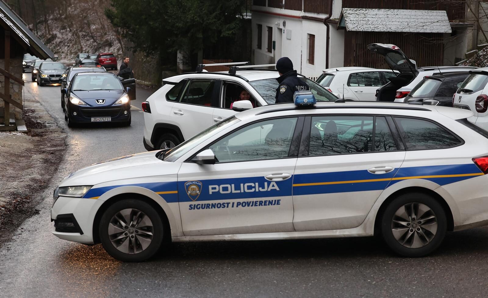 Policija zatvorila sljemensku cestu zbog gužve na vrhu