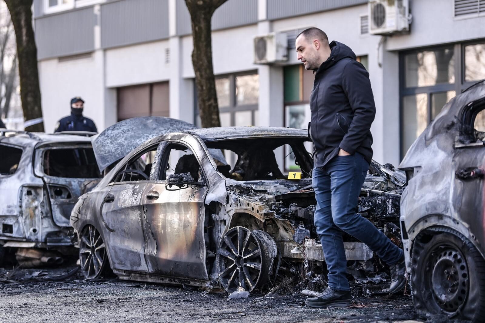 U zagrebačkim Utrinama izgorilo više automobila