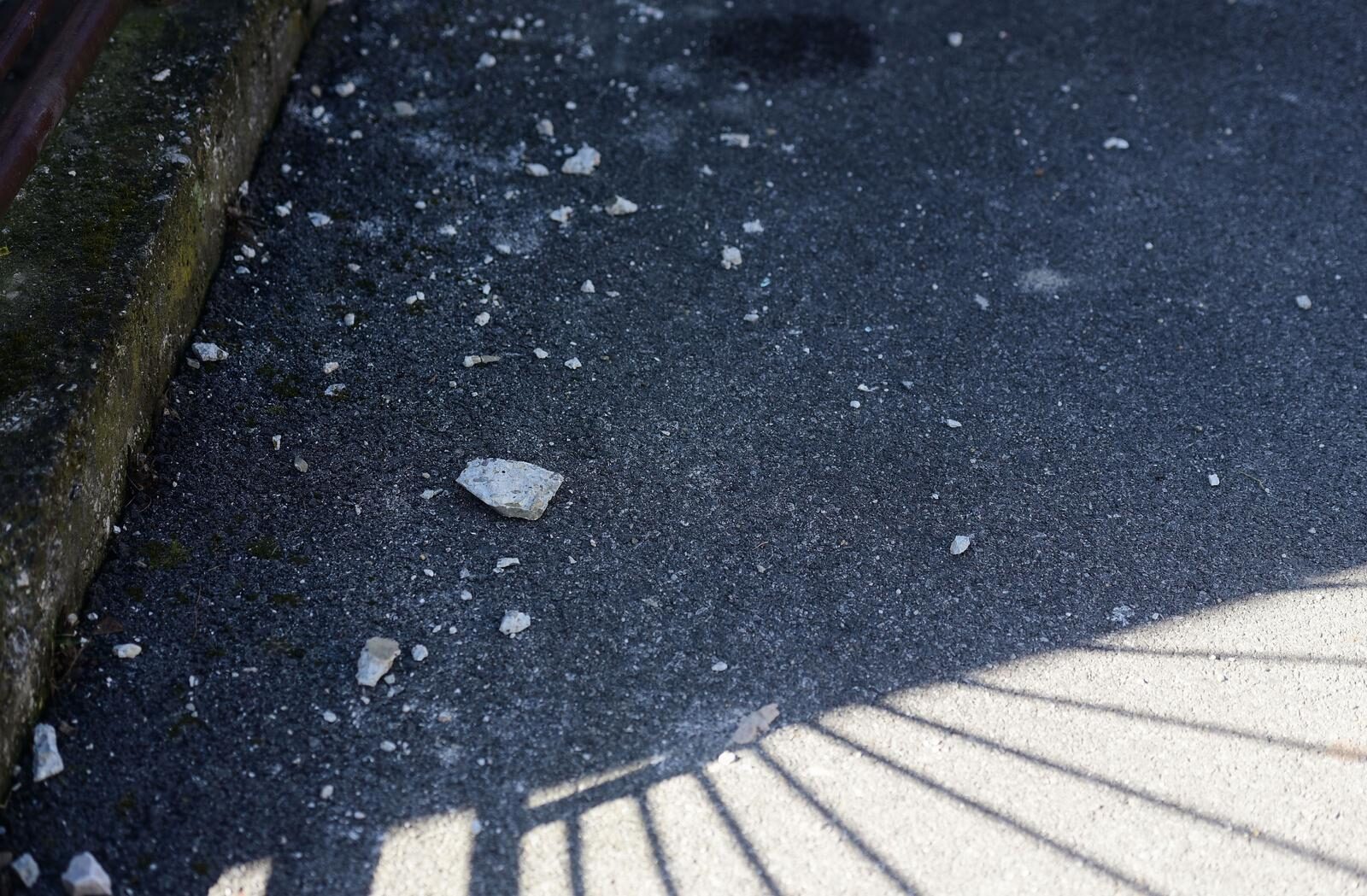 Zagreb: U eksploziji u Dubravi oštećeni su kuća i dva auta, policija provodi očevid