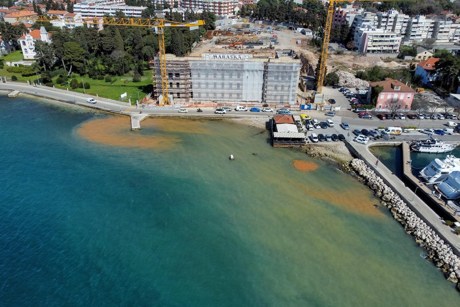Zadar: Pogled iz zraka na zamućeno more zbog izgradnje obližnjeg hotela