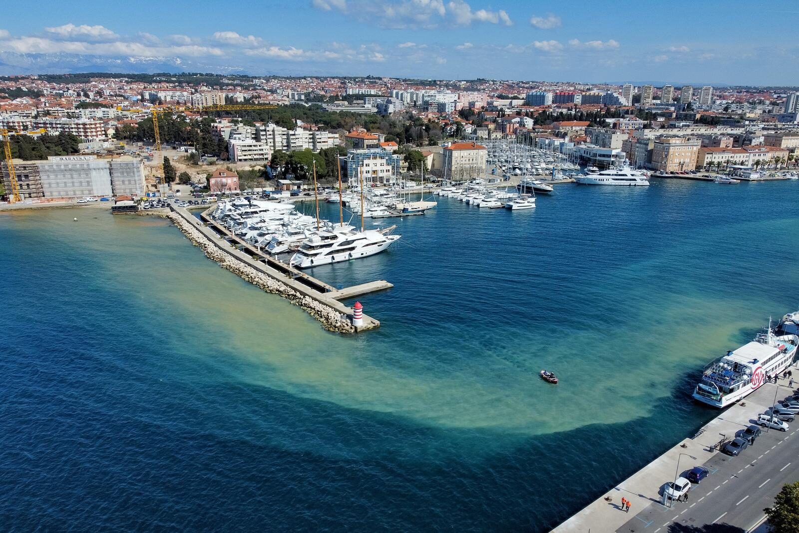 Zadar: Pogled iz zraka na zamućeno more zbog izgradnje obližnjeg hotela