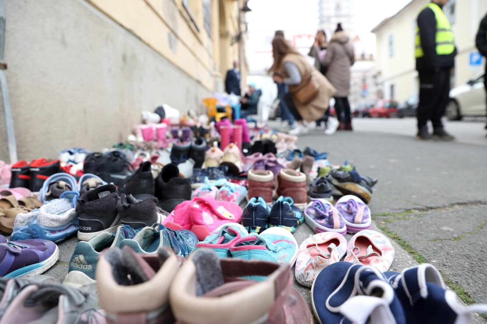 Akcija “Zagrebu nedostaju vrtići” Hrvatske udruge roditelja odgojitelja ispred Gradske skupštine